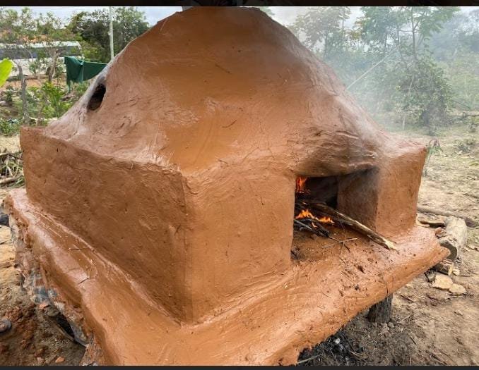 Forno de barro de Capivari durante a primeira queima