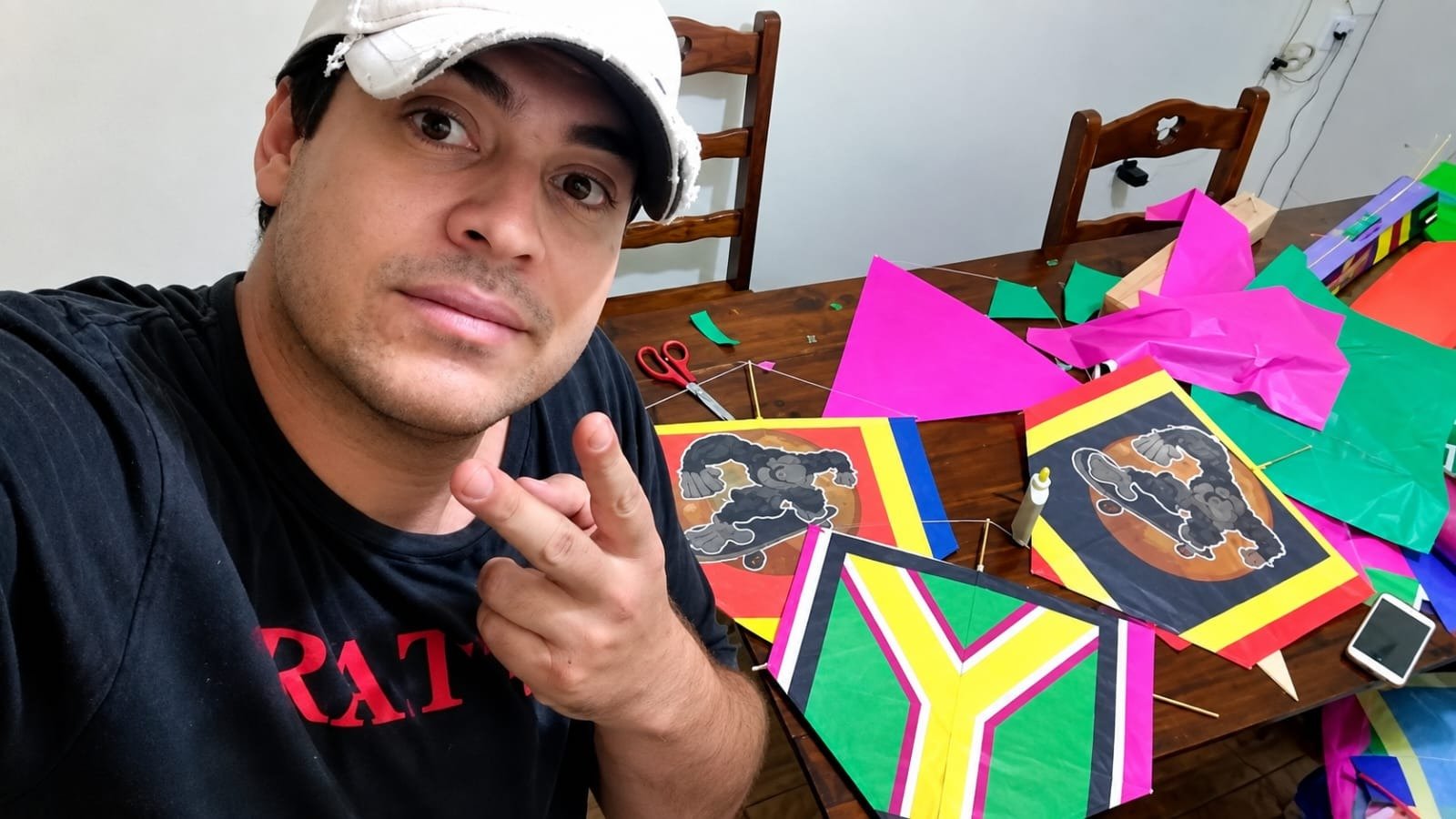Preparação de pipas no conjunto documental do festival. Acervo enviado por Tecendo Redes; autoria fotográfica e data de captura a confirmar.